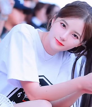 달콤한 미소의 김해리, 정말 유혹적이다