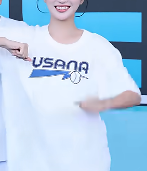 “미소로 시작 머리 넘기는 순간이 포인트!” 김정원 치어리더의 UP 아웃송