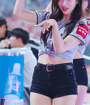 눈웃음 미치겠네 포항항 아웃송 김정원 치어리더