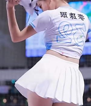 그는 그 놀라움에 매우 놀랐다.