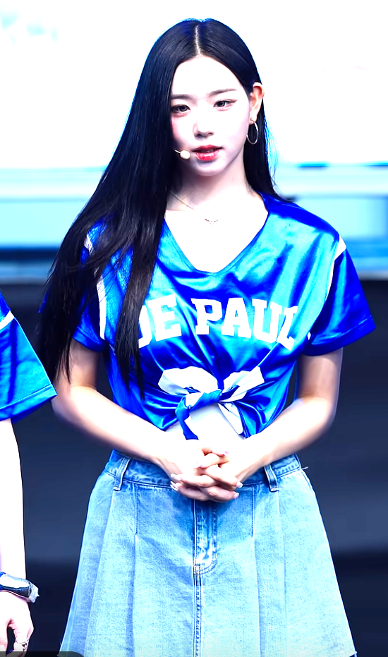 배꼽인사 하는 예의 바른 채연이