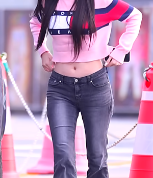 오랜만에 출근 어색어색 이주은