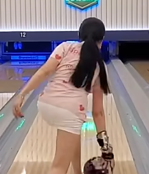 볼링치는여자 볼링공 피라미드 슈퍼문루나