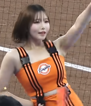 까르르르~ 치어리딩하다가 빵터진 야구여왕 아야카 치어리더