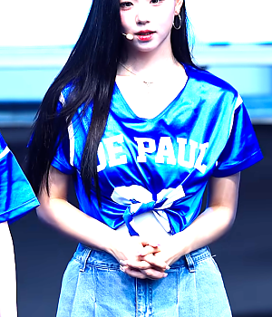 배꼽인사 하는 예의 바른 채연이