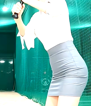 너클볼을 완벽한 타이밍에 쳐내는 배팅녀