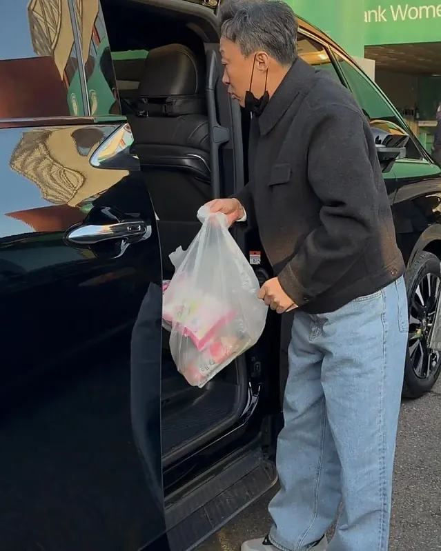 배우 이성민이 팬들을 위해 준비한 역조공