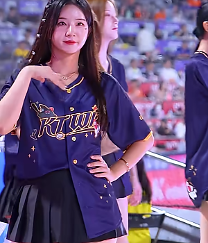 시크한 표정에서 매혹적인 미소엔딩💘 Hold up 아웃송 김정원 치어리더