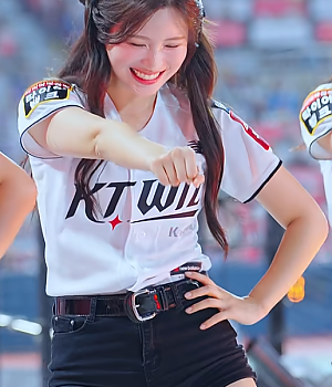 이렇게 빵터진거 처음봄ㅋㅋ 김정원 치어리더 Hold Up 아웃송