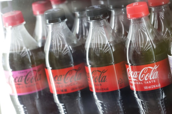 코카콜라 인수 20년만에 첫 적자…LG생건 희망퇴직 칼바람