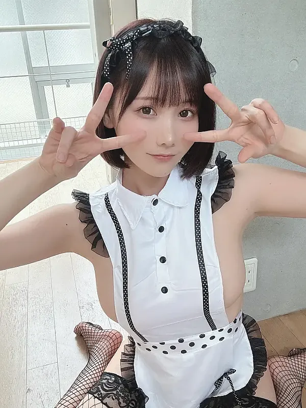 팬티 보여주는 거유 메이드